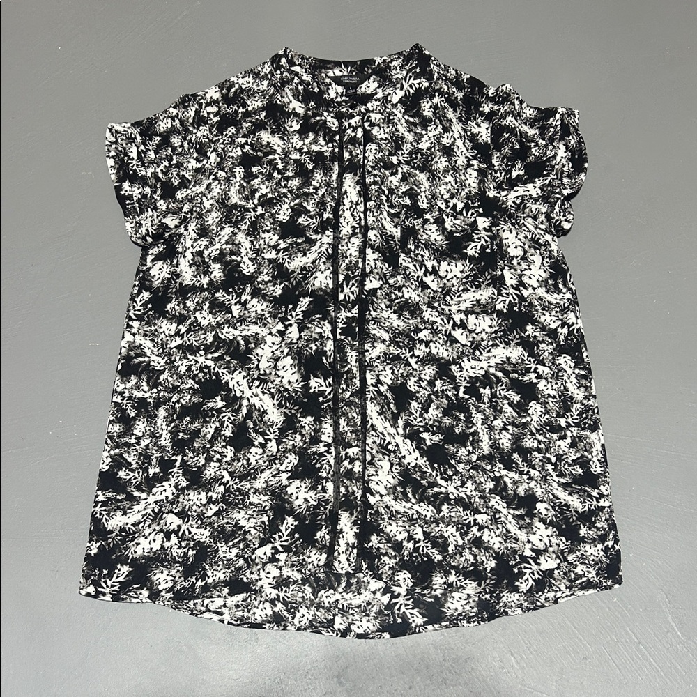 Simply Vera Vera Wang All Over Design Lightweight Shirt (Women’s Large)